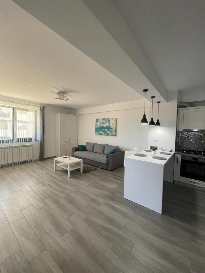 Ls Lake Apartment Mamaia Nord Нэводари Экстерьер фото